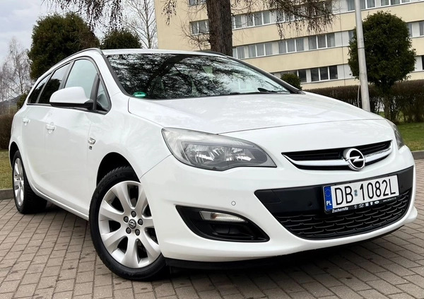 Opel Astra cena 22599 przebieg: 186000, rok produkcji 2012 z Wałbrzych małe 407